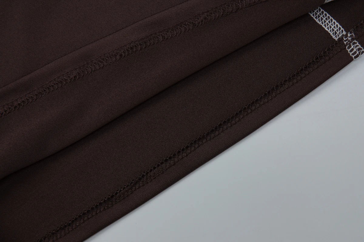 Hugcitar Fashion 2-teiliges Set: Farbblock-Neckholder-Top mit heller Linienverzierung und Blumenmuster-Shorts für Damen, Sport- und Party-Outfits – Detail 13