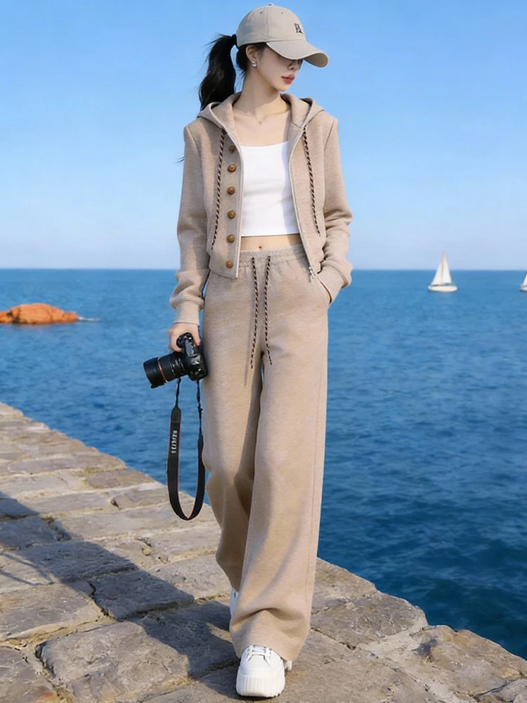 

Модный женский комплект в корейском стиле: укороченный жакет и брюки с высокой талией и широкими штанинами, весна 2026, удобный повседневный спортивный костюм