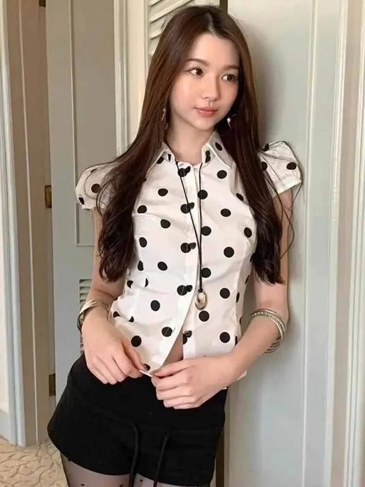 

Французская ретро-блузка в горошек с пышными рукавами и завязками на талии, укороченный топ, лето 2026, в стиле Y2K, на пуговицах, женская