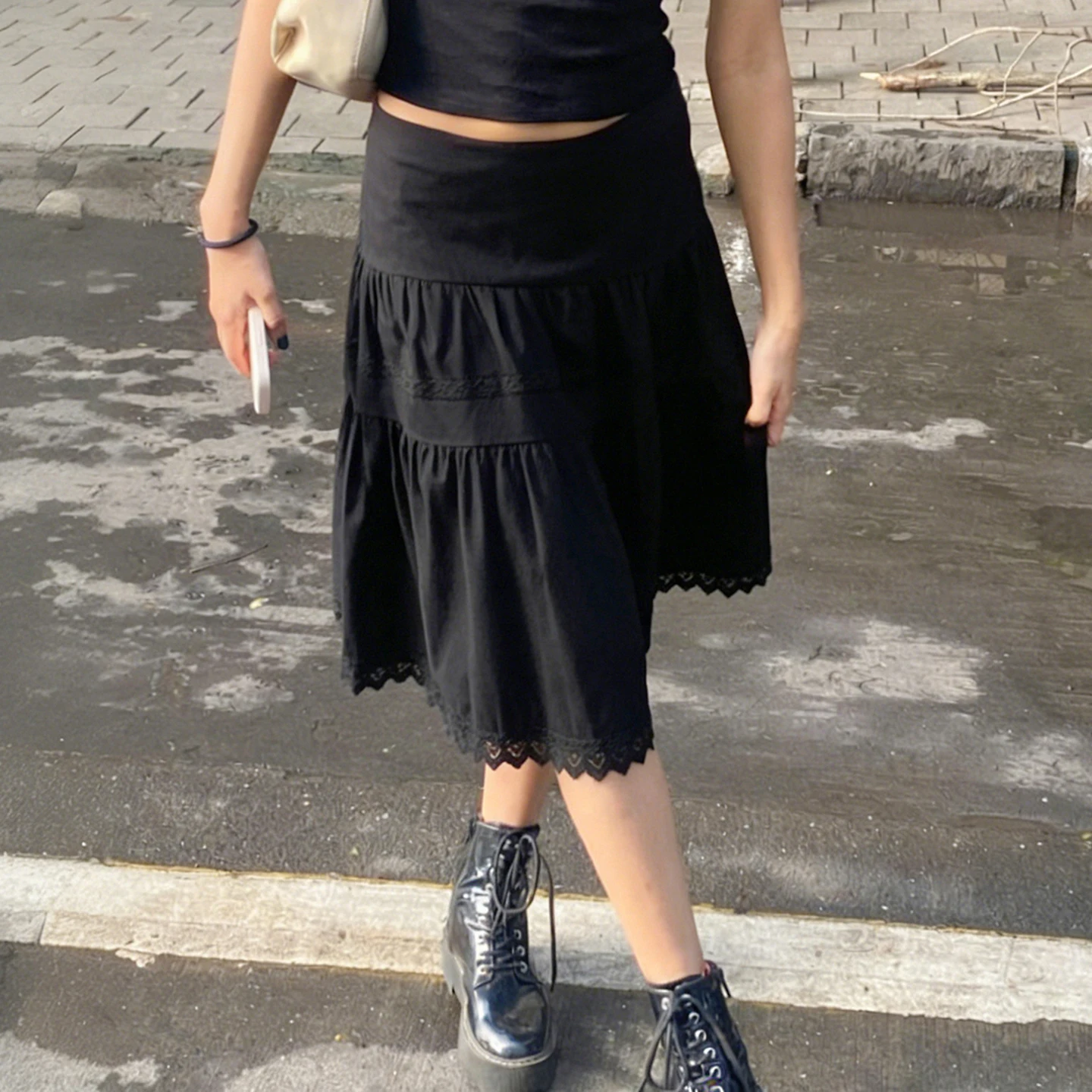 

IAMSURE - Повседневная женская летняя юбка-полусолнце с эластичным поясом, кружевными вставками и пэчворком, универсальная, черная, в стиле Y2K