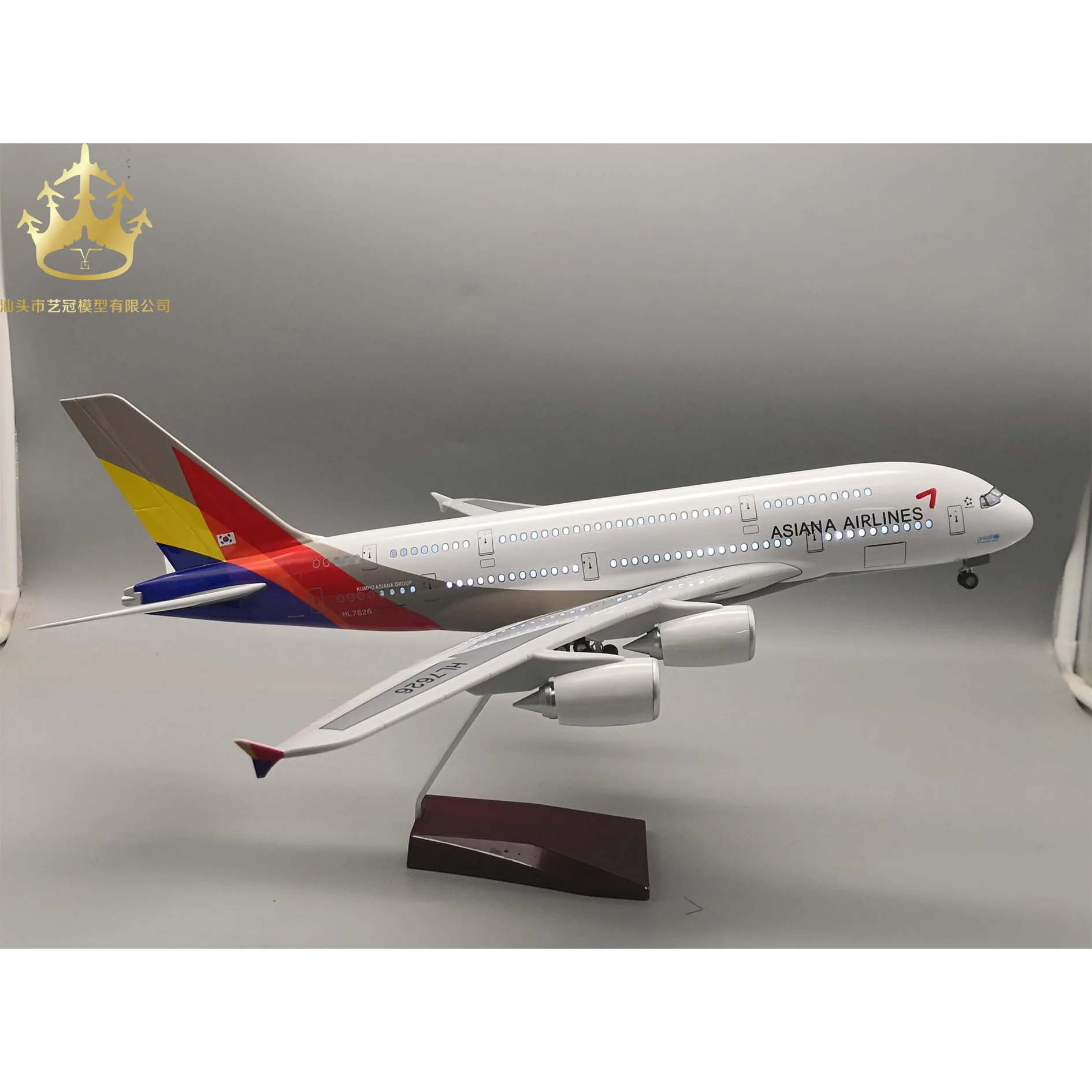 

Модель самолета Asiana Airlines A380, имитация статического самолета с подсветкой и роликовыми колесами, подарок