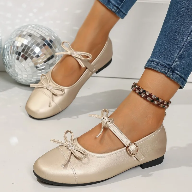 

Модные женские туфли Мэри Джейн на плоском каблуке с бантом и декором, золотистые, серебряные туфли в стиле Лолиты с пряжкой и ремешком, женские легкие удобные туфли на плоской подошве
