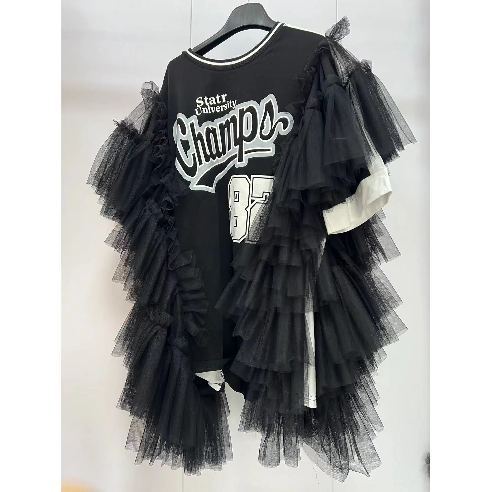 Chic Letters Printed Mesh Spliced Ruffles Sleeve T-Shirts Loose Black and White Contrast Color Gauze Pleated Tees Jumpers Tops