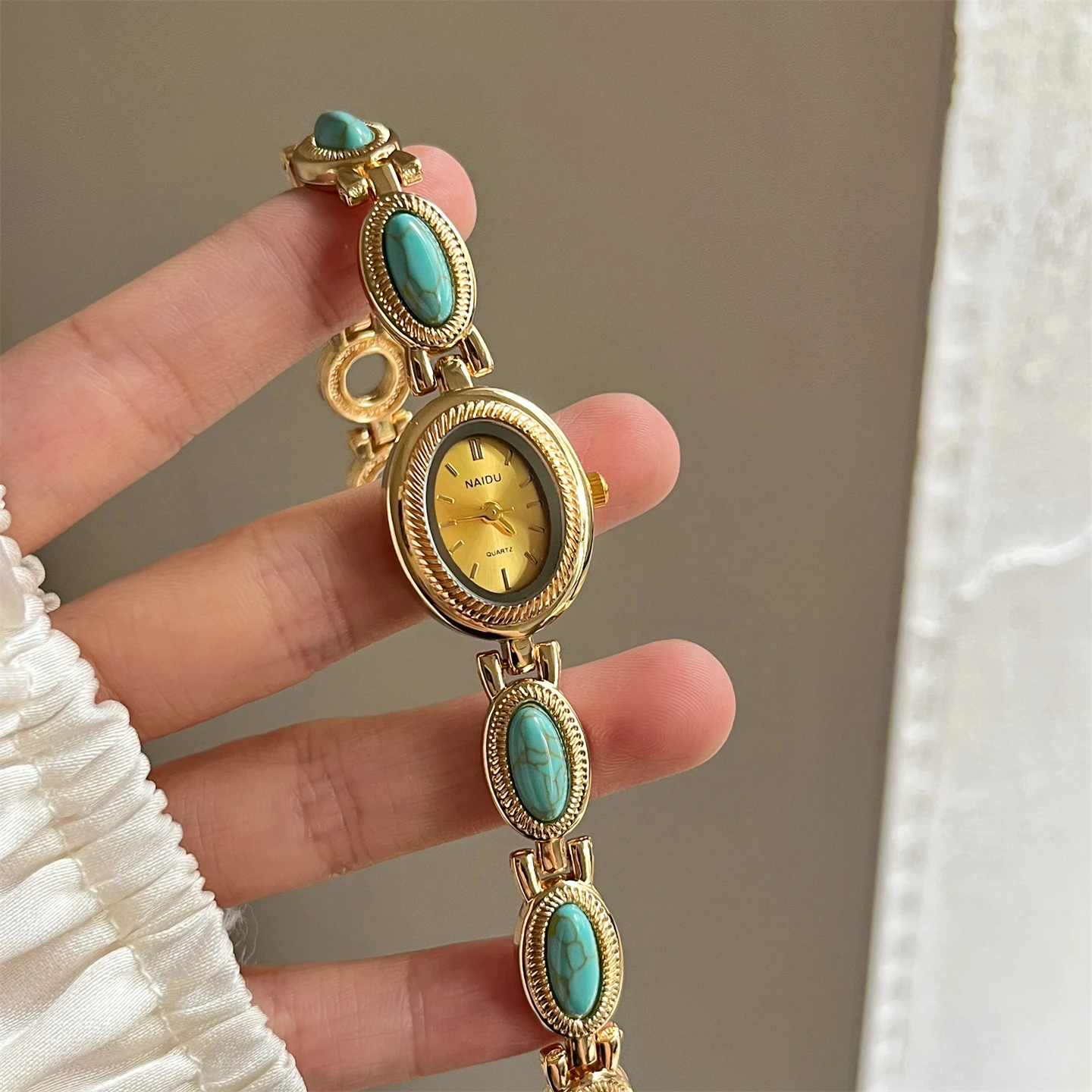 

Retro style bracelet watch for womenhighvalue retro gold chain elegant ladies fashion, oval small dial, ladies gift, female gift