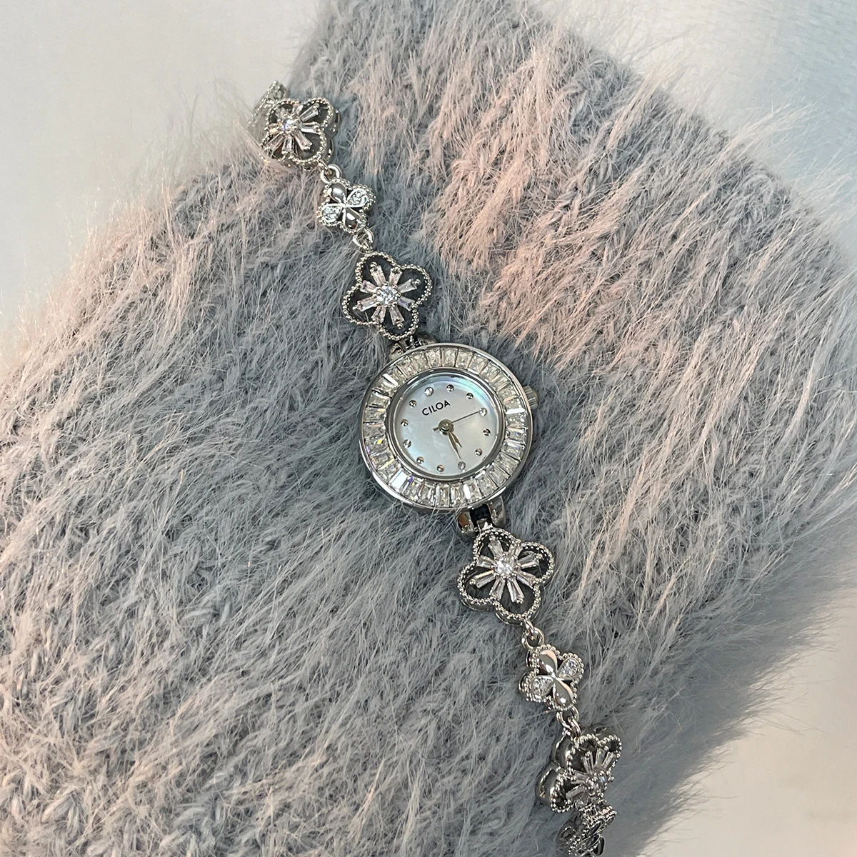 

CILOA Новые женские часы-браслет — дизайн клевера, элегантные и нежные, с кварцевым питанием, водонепроницаемые