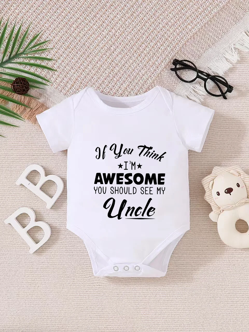 Baby short-sleeved triangle bodysuit, fun letter print, button design, easy to care for, suitable for new parents.