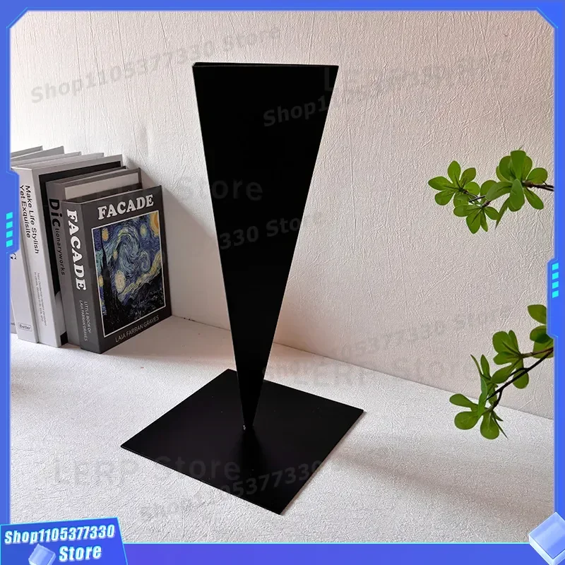 Black Wrought Iron Triangular Flower Stand Modern Home Decor Living Room Entrance Display Rack Hotel B&B Floral Arrangement