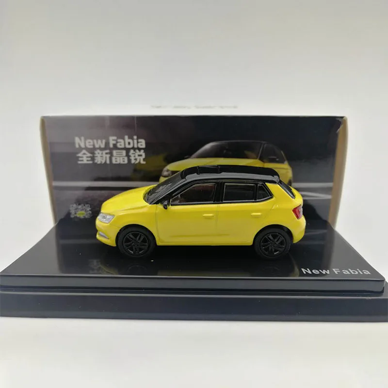 1/64 スケール新ファビア 30 周年記念エディションセットシミュレーション合金車モデルディスプレイグッズギフトお土産装飾
