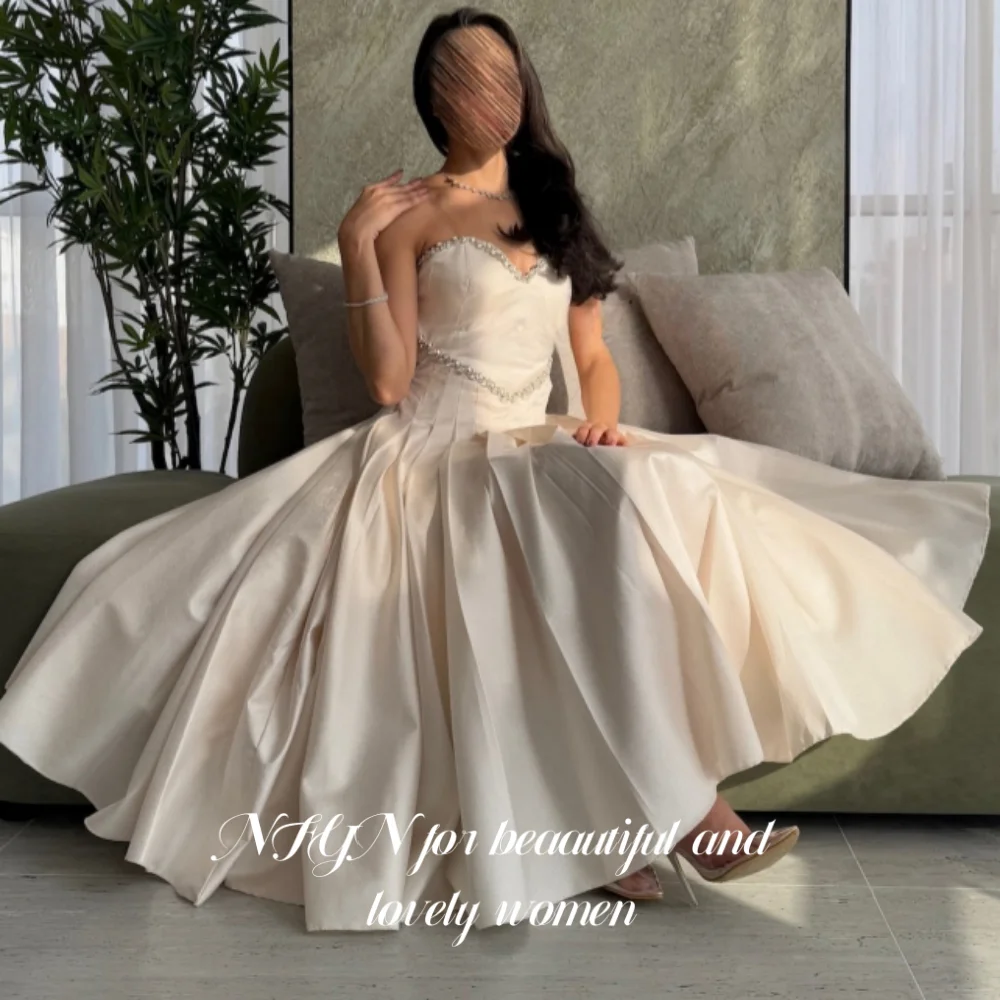 

NFYN Elegant Sweetheart Prom Gown Backless Sleeveless Party Dresses Shiny Rhinestones A-Line Pleating Evening Dresses Customized