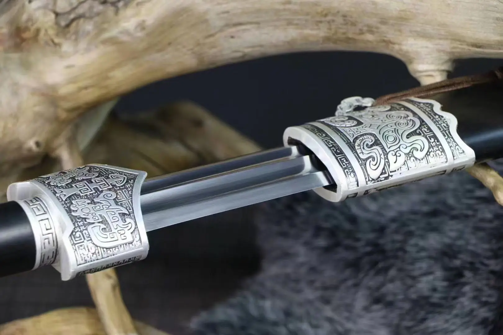 Katana Chinese King Sword manganese steel ebony hilt gift martial arts enthusiasts and warriors The ebony hilt is not sharp