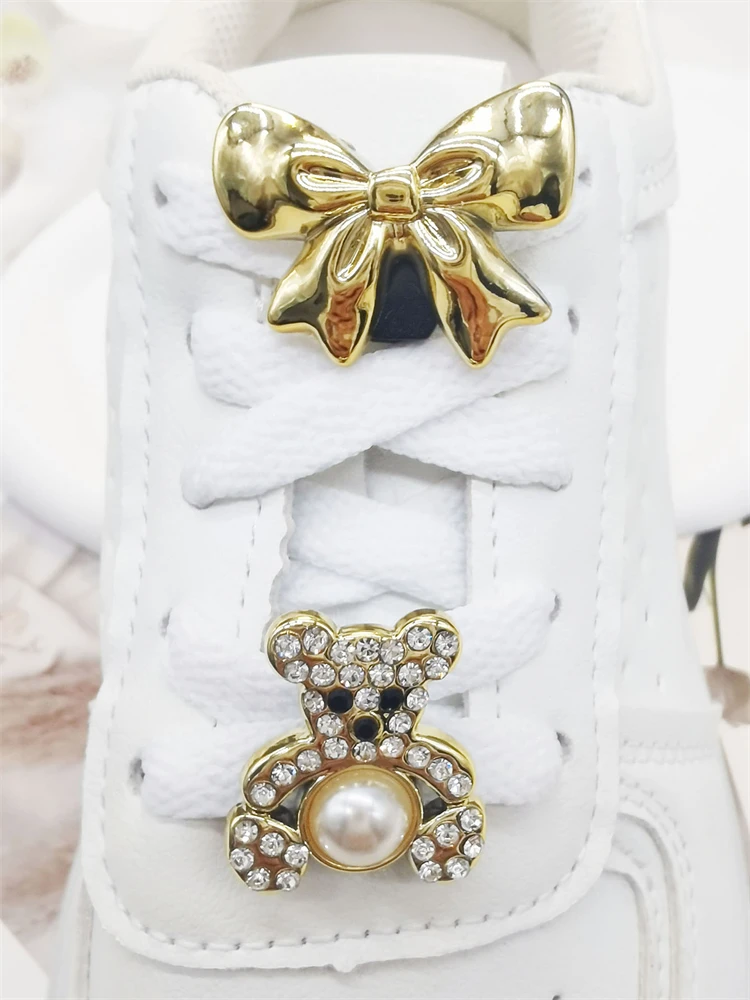 

2PCS ABS Golden Bear Bowtie Decor Shoe Lace Charms DIY Cute Sneakers Shoelace Buckles Accessories Fit Women Boots Halloween Gift