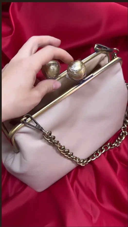 Lost in Vintage Bag Pink Leather Handlebag with Big Kiss Lock Bronze Metal Frame Clutch Clic Clap Purse  33x25x10cm