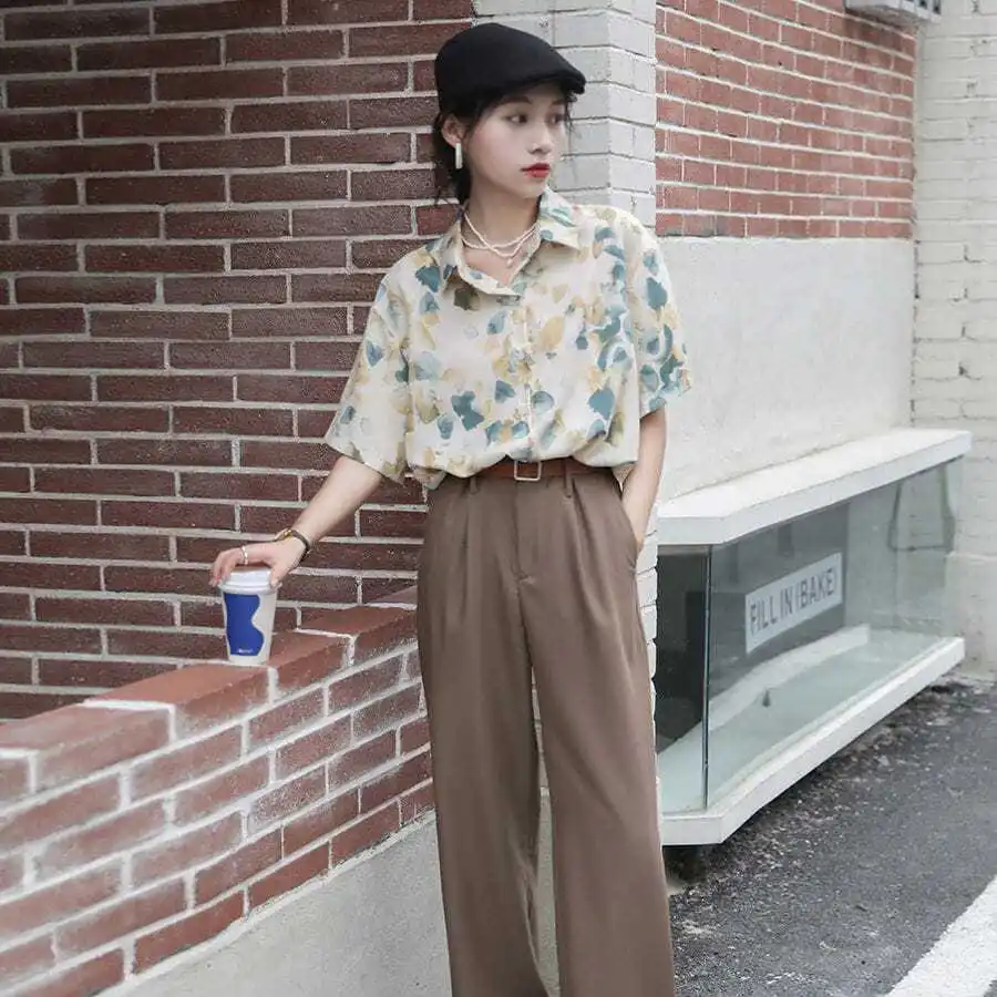 Camisas de manga curta das mulheres estilo rua artístico graffiti impressão blusa chique botão acima casual moderno minimalista elegante verão