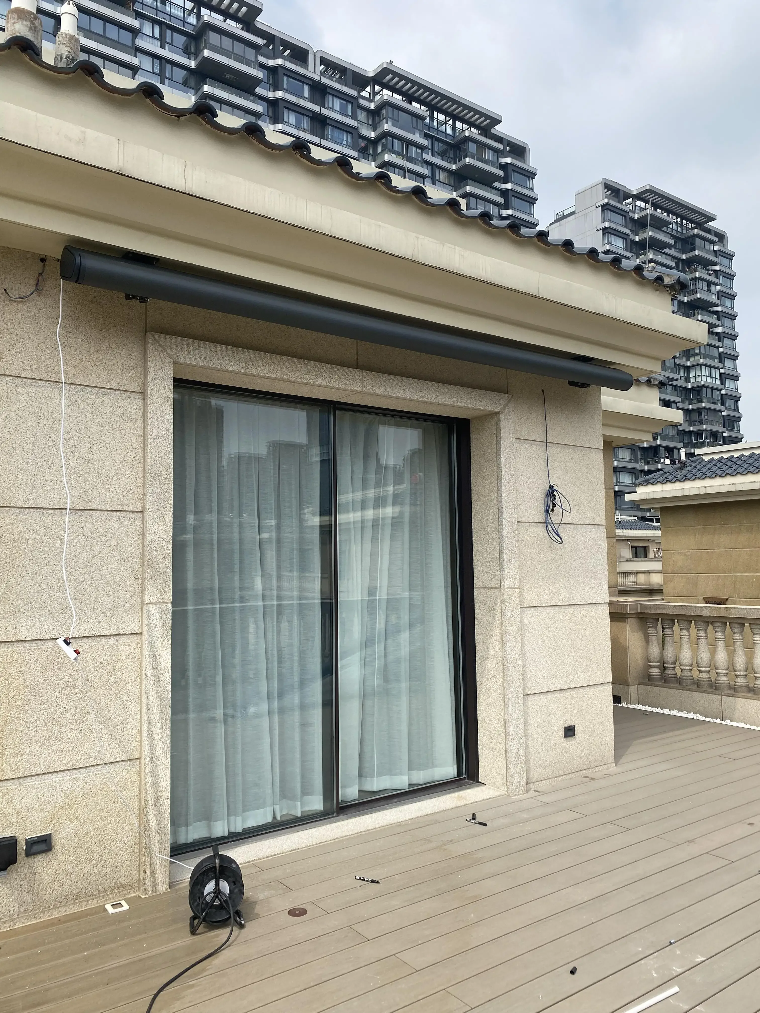 gy-Electric Retractable Sunshade Remote Control Aluminum Alloy Frame Cloth Sail Waterproof Protection 8m Projection All-in-One