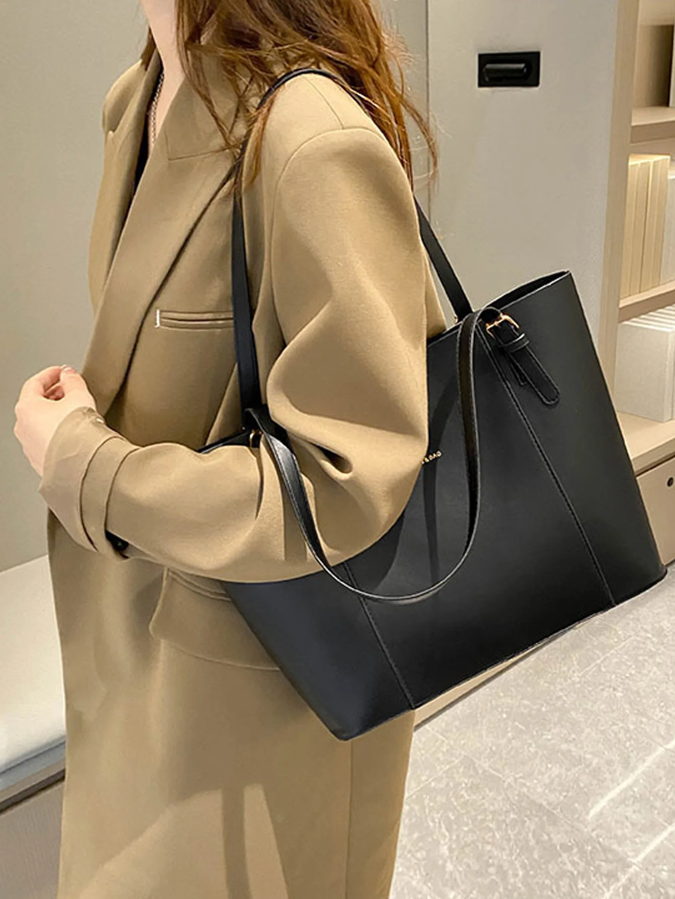 Retro simple and atmospheric commuting bag for women 2024 new stylish large capacity shoulder tote bag