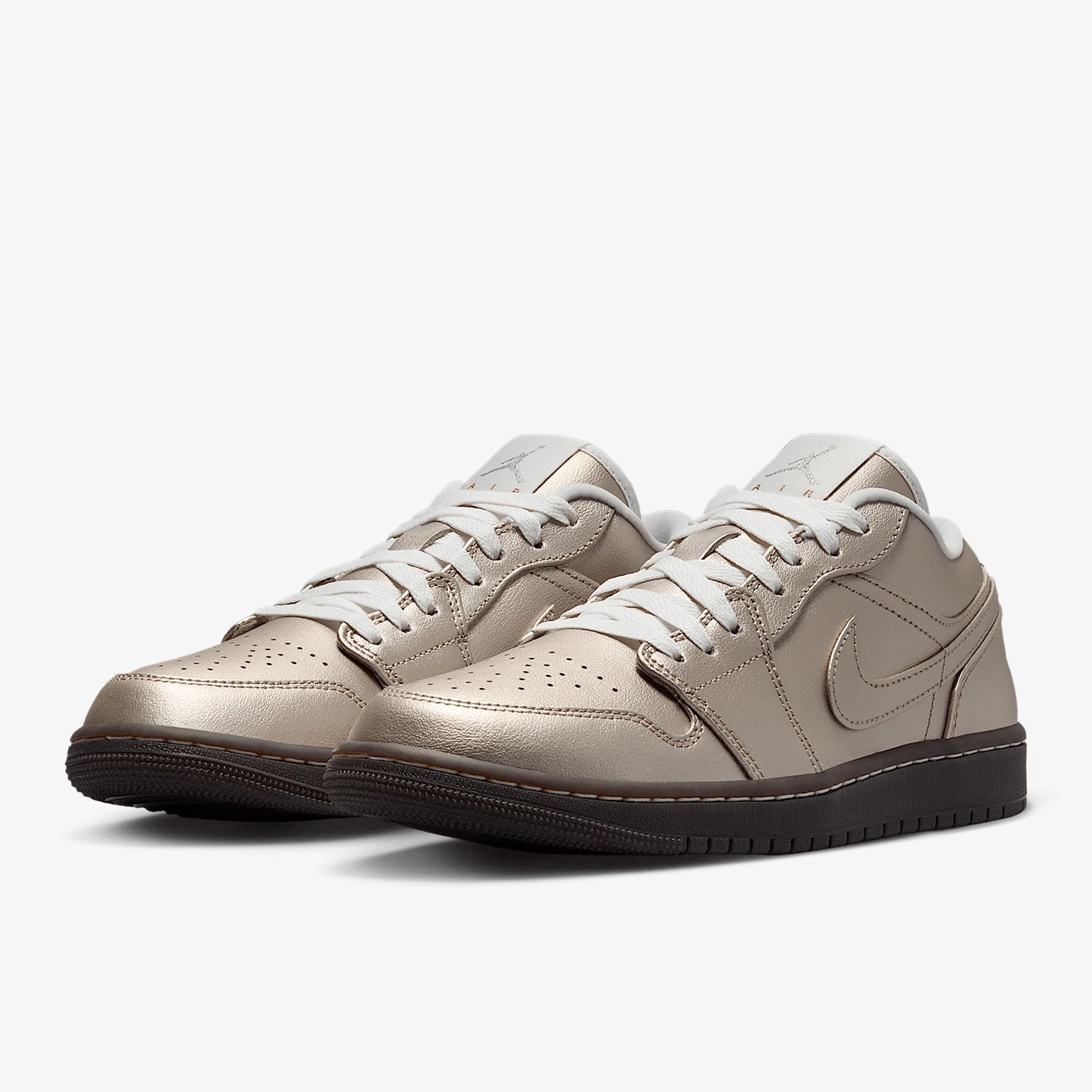 حذاء كرة السلة الأصلي JORDAN للسيدات خفيف الوزن ومتين من Nike HQ3529-099