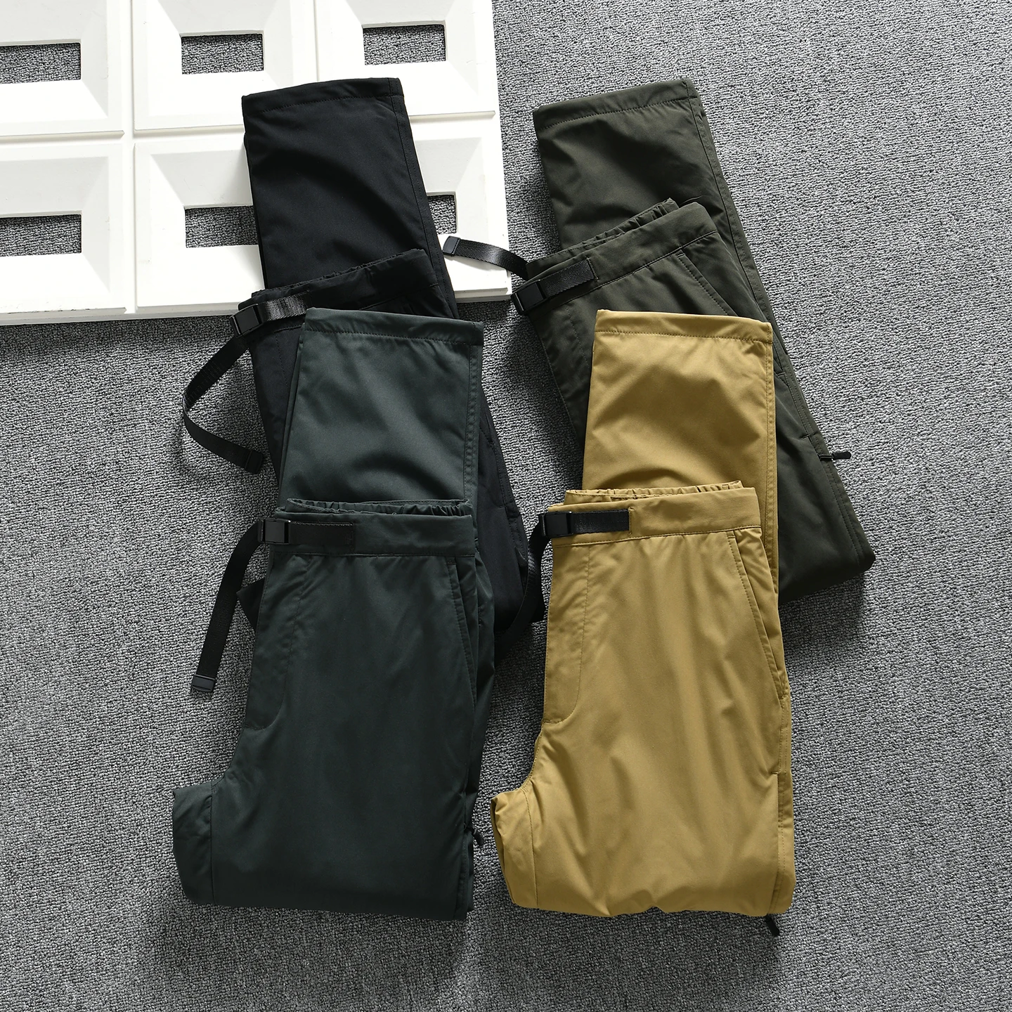 Outdoor Winter Men's Fleece Lined Straight Leg Casual Pants Windproof Waterproof Hiking Trousers Comfortable Polyester Fabric