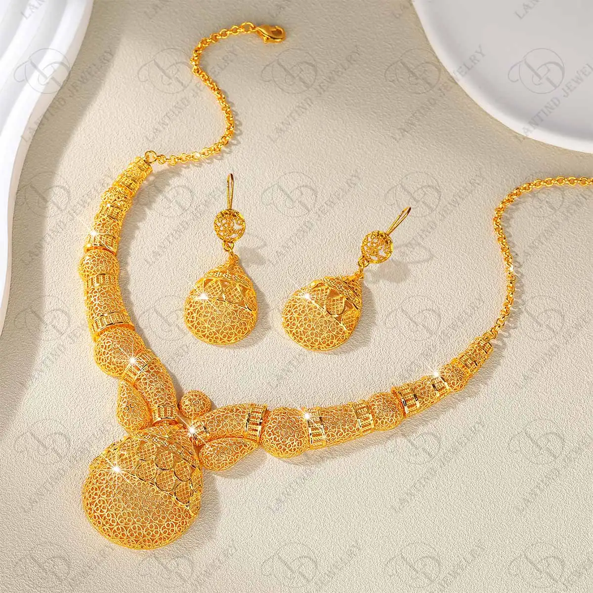 

As00069 Dubai Elegant Ladies 24K Gold-Plated Fashionable and Exquisite Party Matchinging Dress Handmade Necklace Gift Earrings Ethiopian Bridal Jewelry Set Clavicle Chain Ear Hooks for Women