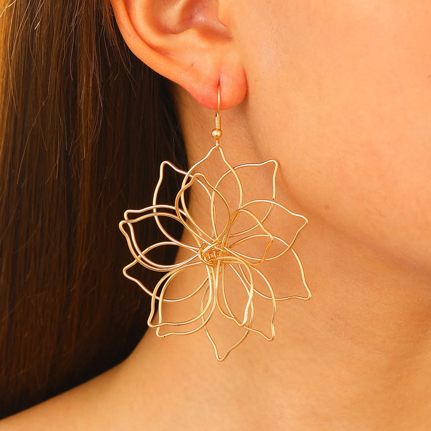 Exaggerated Gold Color Hollow Flower Earrings For Women Metal Earing Jewelry 2026 Trending Fashion Woven Flowers Earrings Gifts