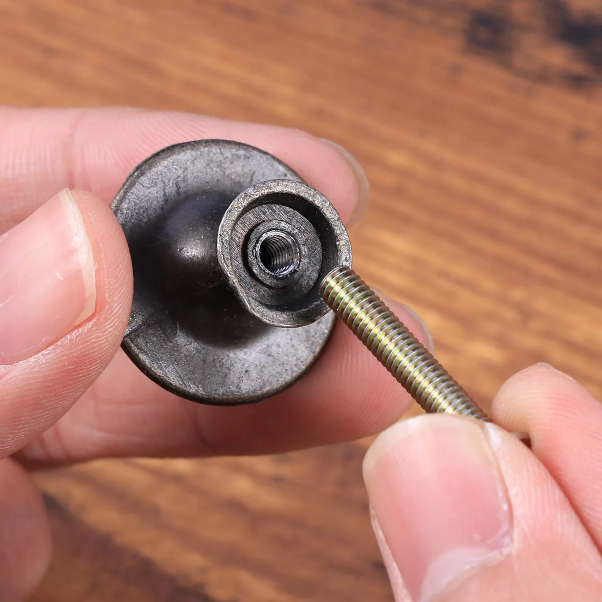 4Pcs Vintage Cabinet Drawer Pull Handles Bronze Retro Style Classic Round Floral Design for Cupboards Bedroom Kitchen Bathroom