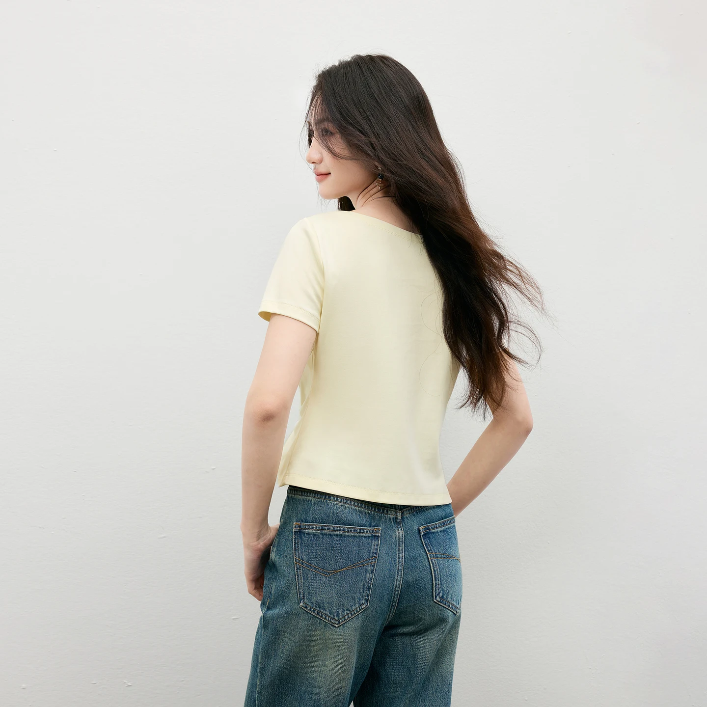 SENTUBILA Women's 100% Cotton Off Shoulder Top Fashion Twist Asymmetric Hem Fitted Minimalist Short Sleeve T-Shirt 162TA4994