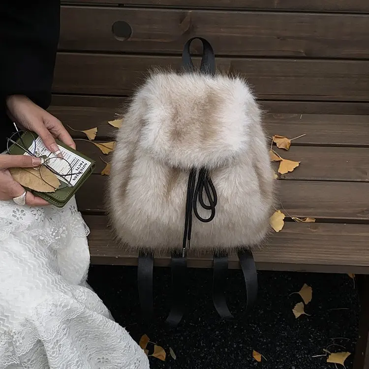 

Chic 2025 Minimalist Backpack for Women, Water-Resistant Plush Backpack, Fashionable Daypack for Daily Use & City Commute​