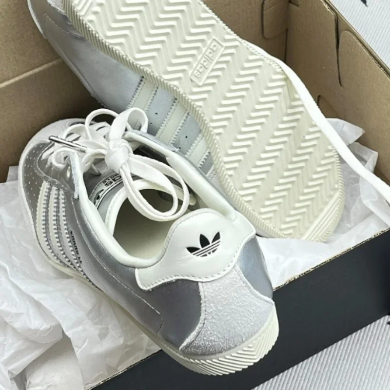 Adidas Originals JAPAN Trainer-style Sneakers, Retro, Low-top, Breathable, Casual, for Men and Women Silver, KJ3962
