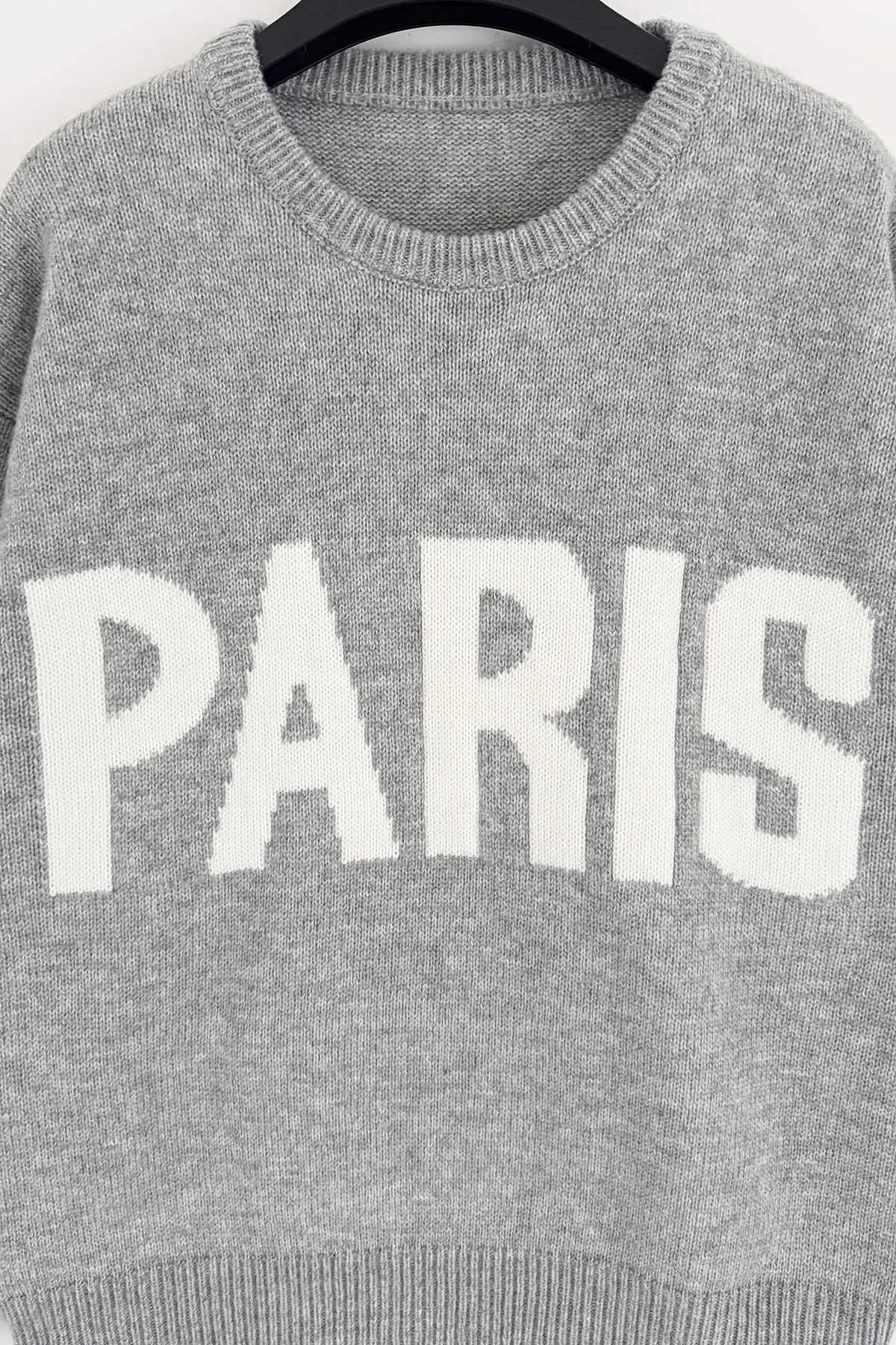 Chic parisiense: suéter cinza aconchegante