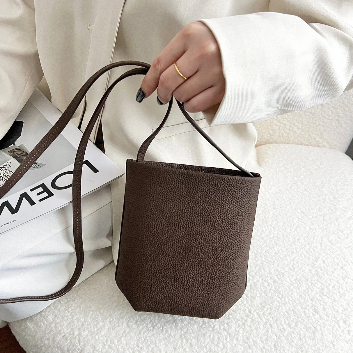 

Minimalist Litchi Grain Leather Crossbody Bucket Bags - Sleek & Compact Shoulder Purse, Casual Mini Sling Bag for Everyday Carry