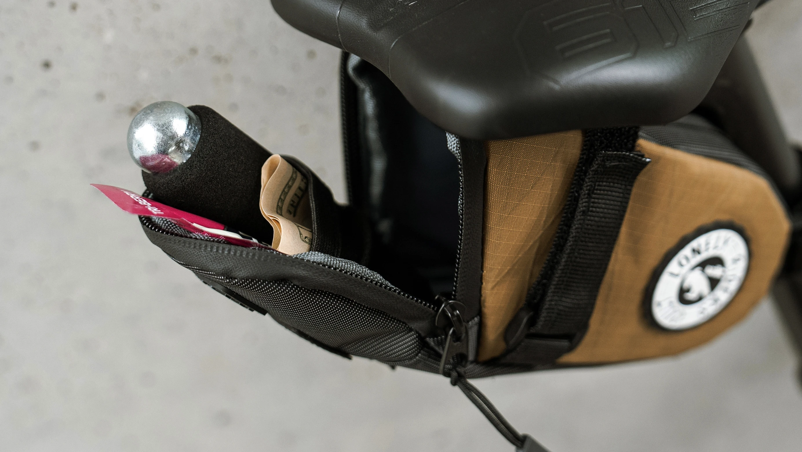 ULAC Radfahren Sitztasche 0,6/1/1,3 l mehrfarbige Fahrradsatteltasche wasserdichte MTB Rennrad Reparatur Werkzeuge Tasche Schwanz Pack Zubehör – Detail 22