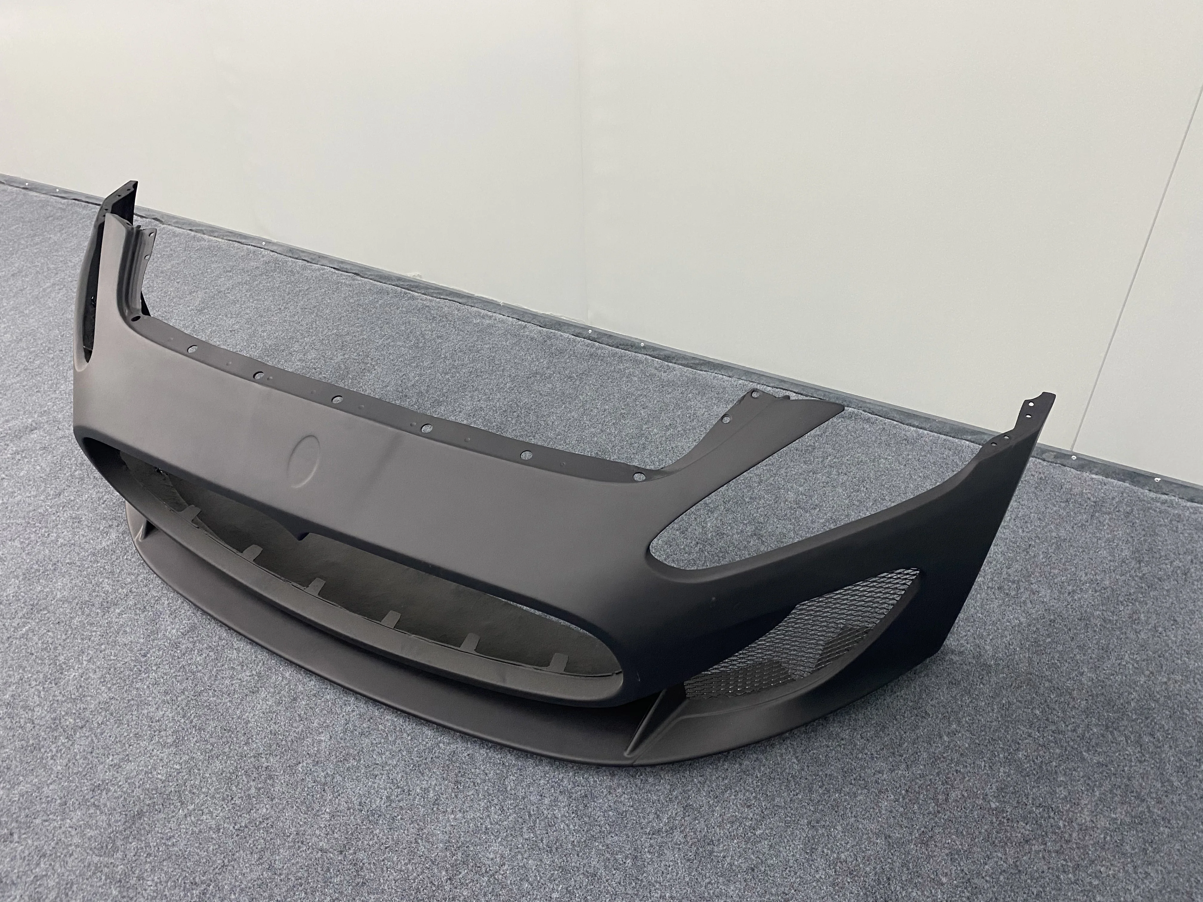 

High-quality LB-style carbon fiber car bumper front bumper for GT