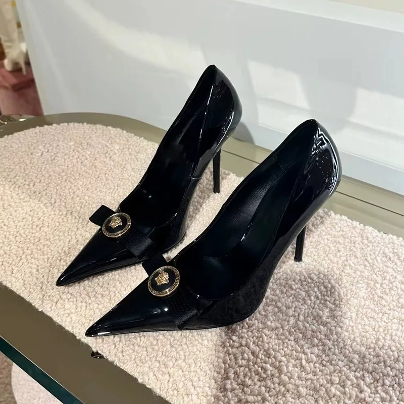 Décolleté in pelle con fiocco rosa Sexy Lady Chic punta a punta con fibbia tacchi alti sottili e poco profondi Designer di lusso 2024 nuove scarpe