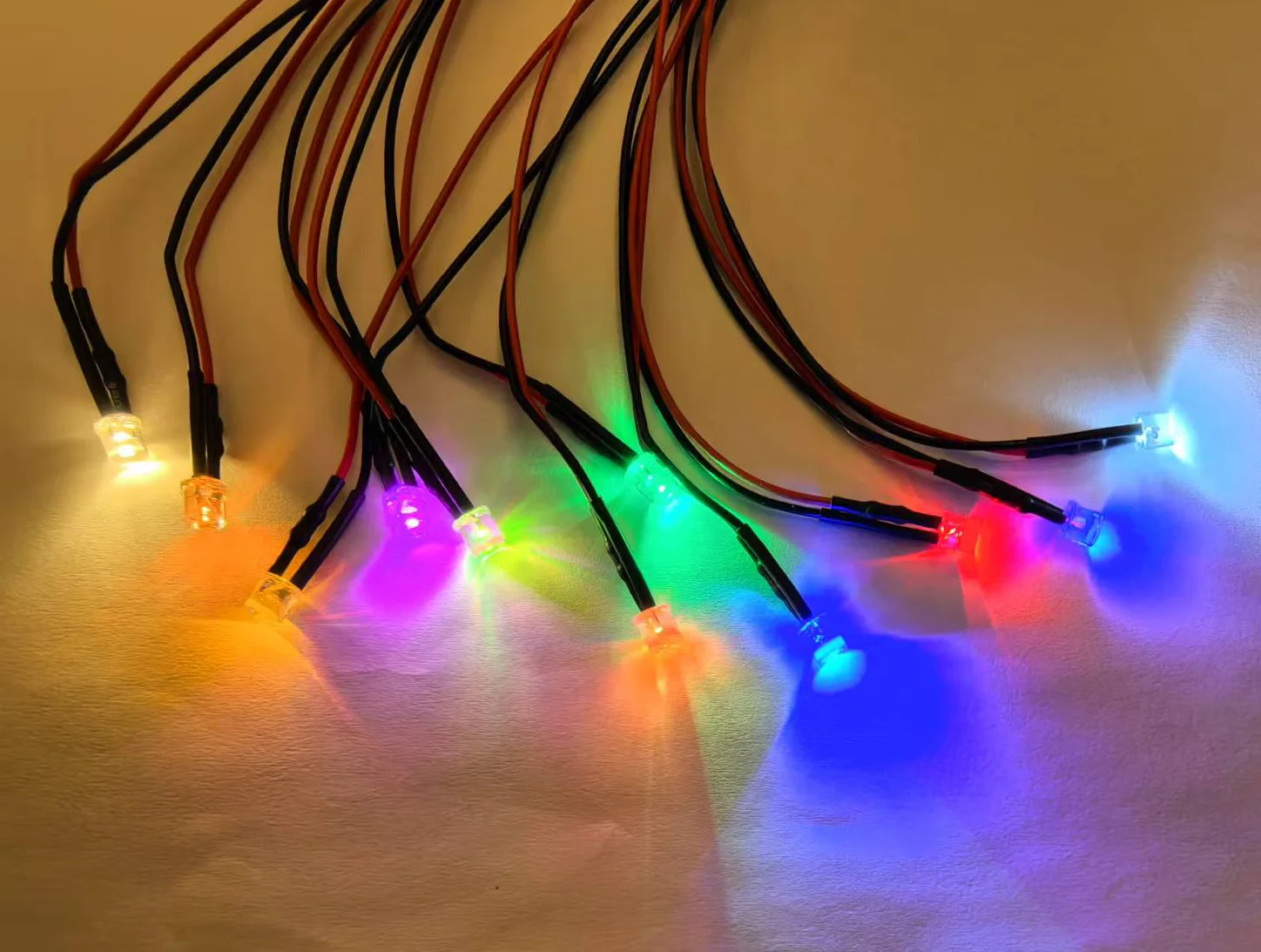 20-1000pcs 3mm/5mm Red/Green/Blue/RGB white Pink UV DC3V 5V 12V 24V Flat Top Round Pre-Wired Water Clear LED With Plastic Holder