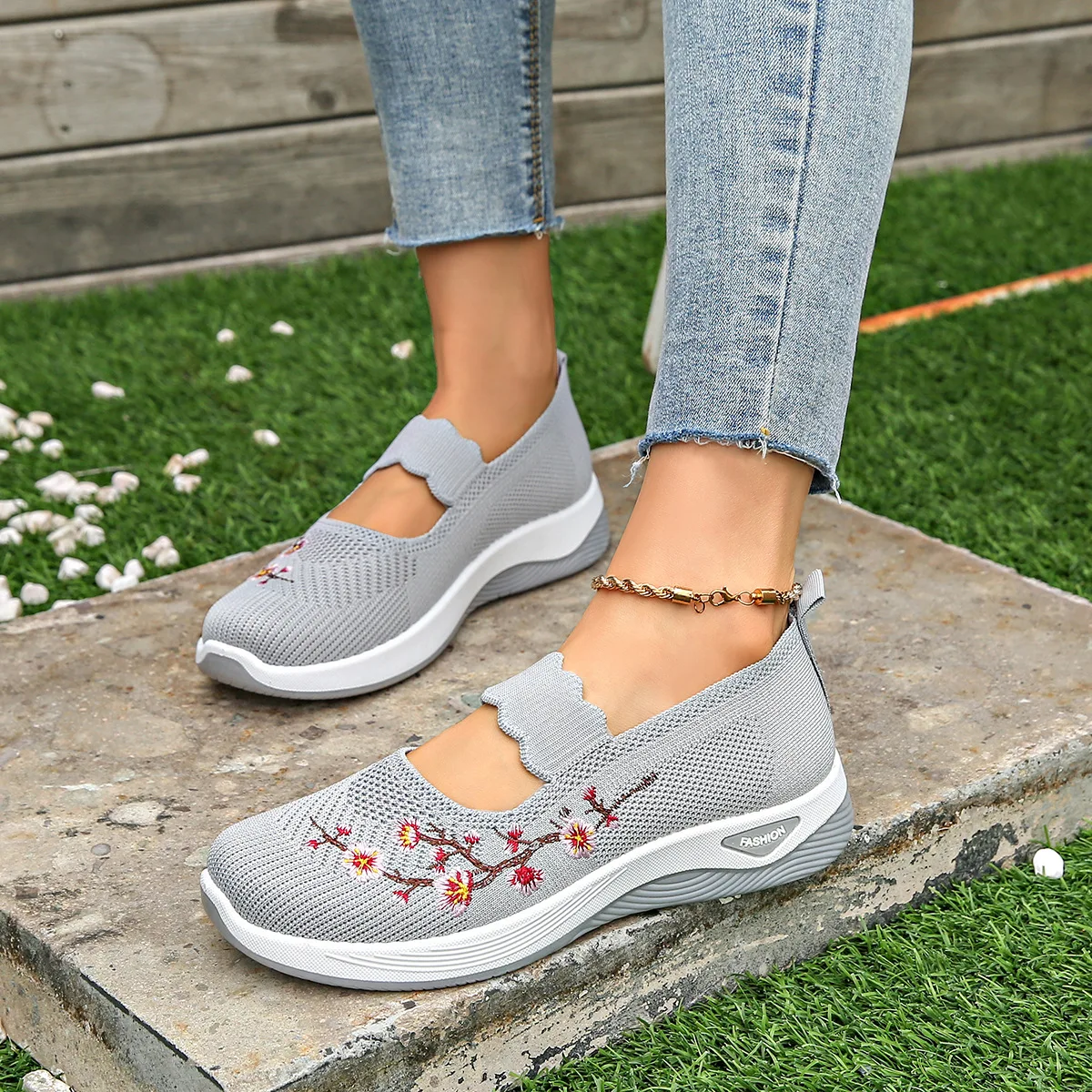 Big Size Womens Shoes Soft Sole Comfortable Canvas Shoes for Middle Aged and Elderly Mothers