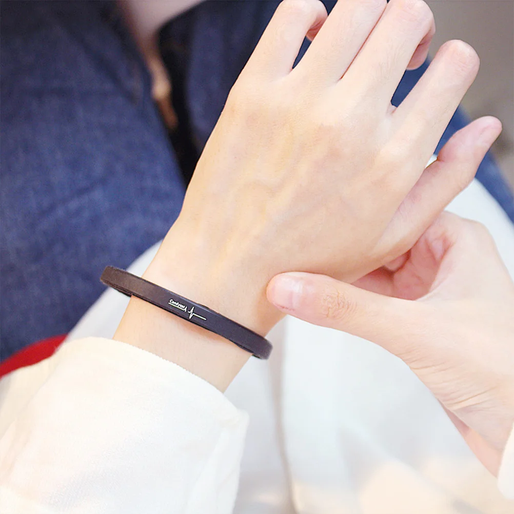 1 pezzo di cinturino in silicone, braccialetto sportivo alla moda, fibbia regolabile, comodo braccialetto multifunzionale elegante per coppie