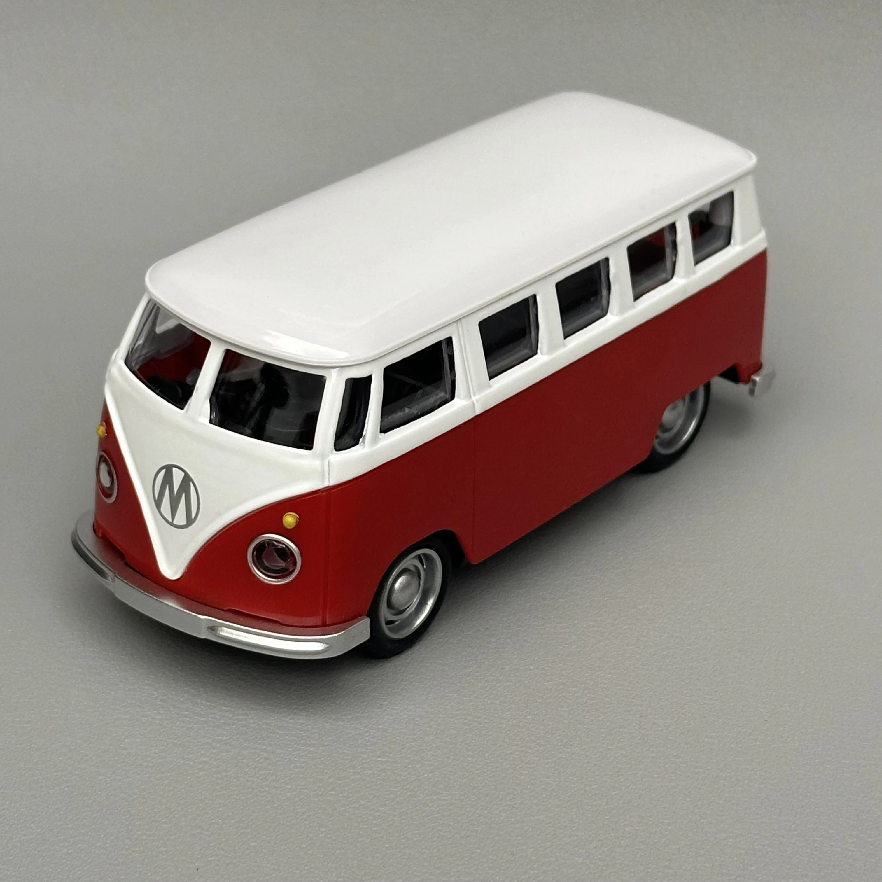 1/36 Diecast Alloy Car Model Toy Retro Van Pull Back Function Opening Doors Mini Vehicle Collectible Gift For Kids And Adults