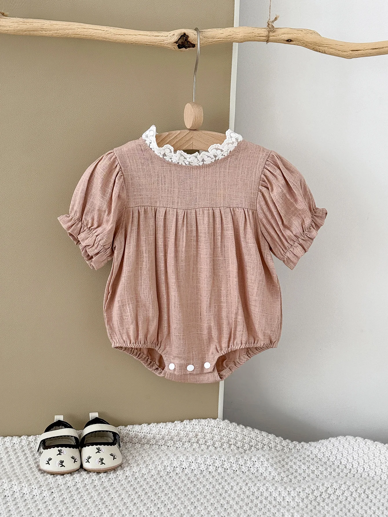 

Винтажный комбинезон с короткими рукавами для маленьких девочек, летний комбинезон с пышными рукавами и кружевным воротником, стиль принцессы, одежда для малышей от 1 до 18 месяцев