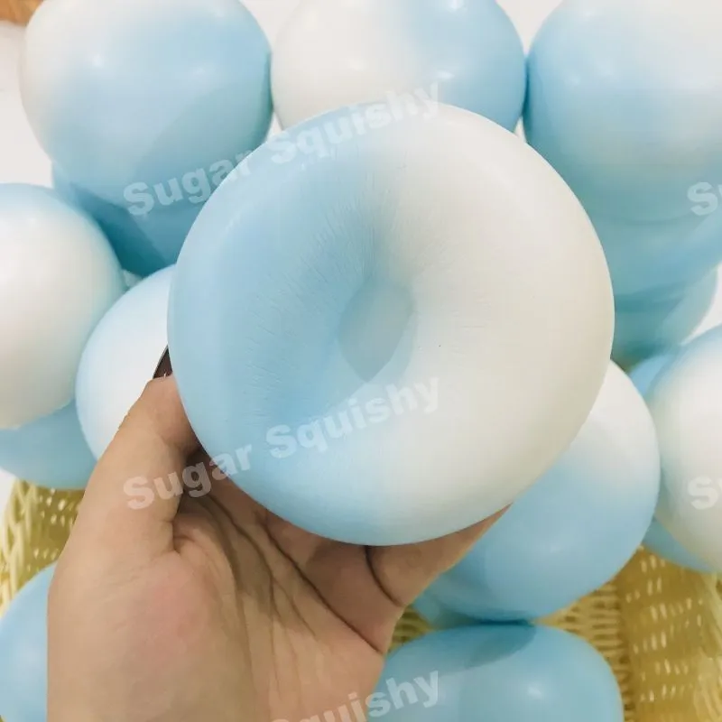 

Sugar Squishy Blue and White Daifuku Slow Rebound Pinch Decompression Vent Toy Squishy Decompression