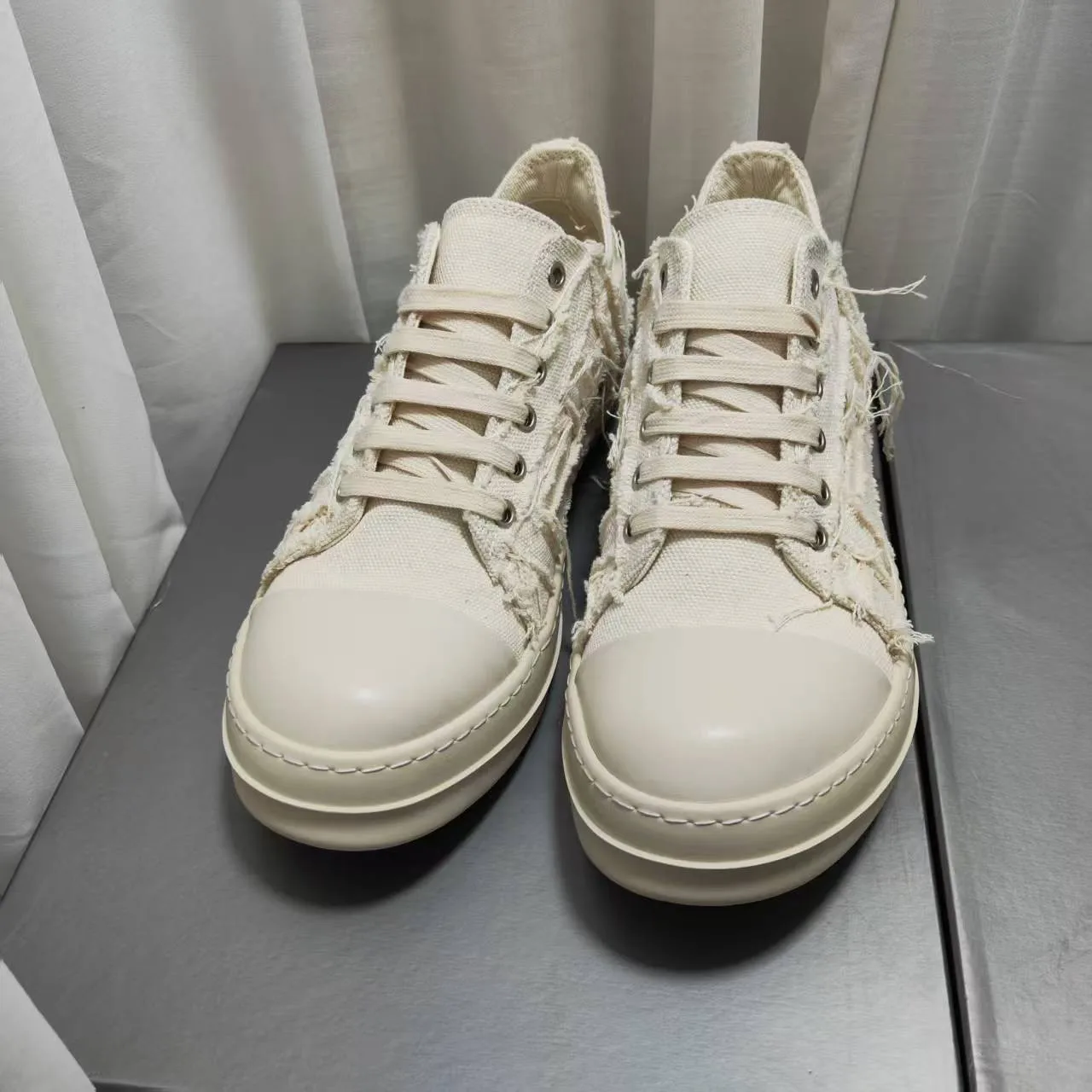 New Ro Designer Breathable Casual Shoes Boots Flat Sneaker High Quanlity Low-top Lace-up White Canvas Shoes for Men and Women