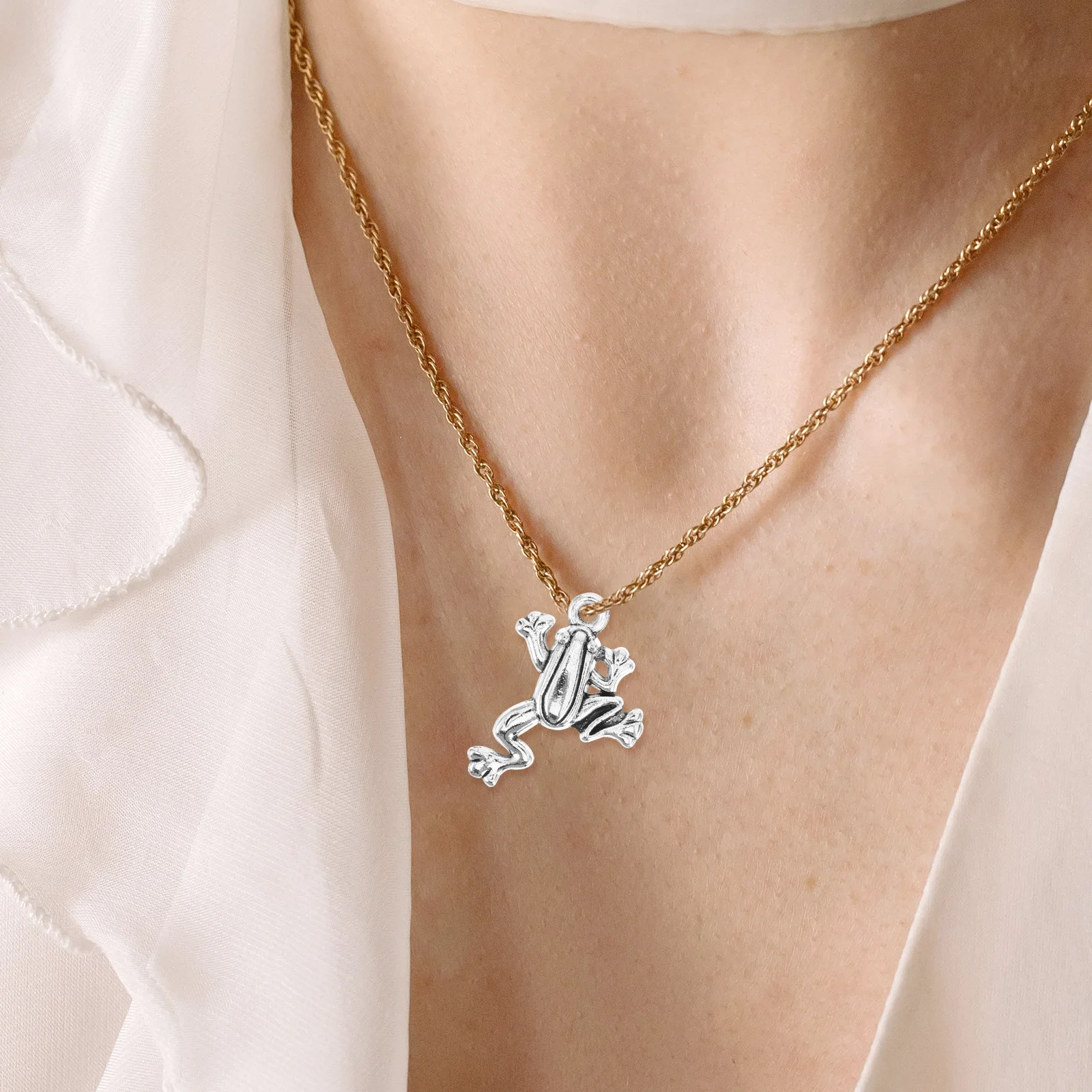 

50pcs Vintage Alloy Frog Pendants Silver Lightweight Durable Necklace Bracelet Making Metal Charms Jewelry Accessories