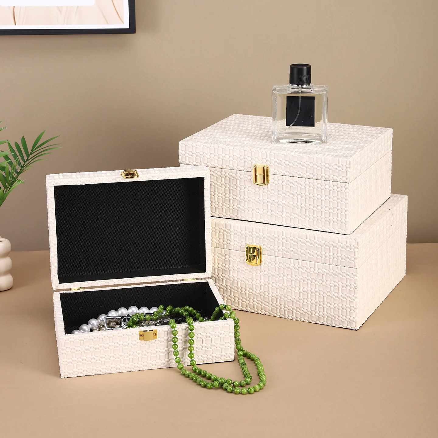 

Elegant Leather Storage Box with Metal Buckle B03E Multifunctional Organizer for Wardrobe Closet Entryway Home Decoration