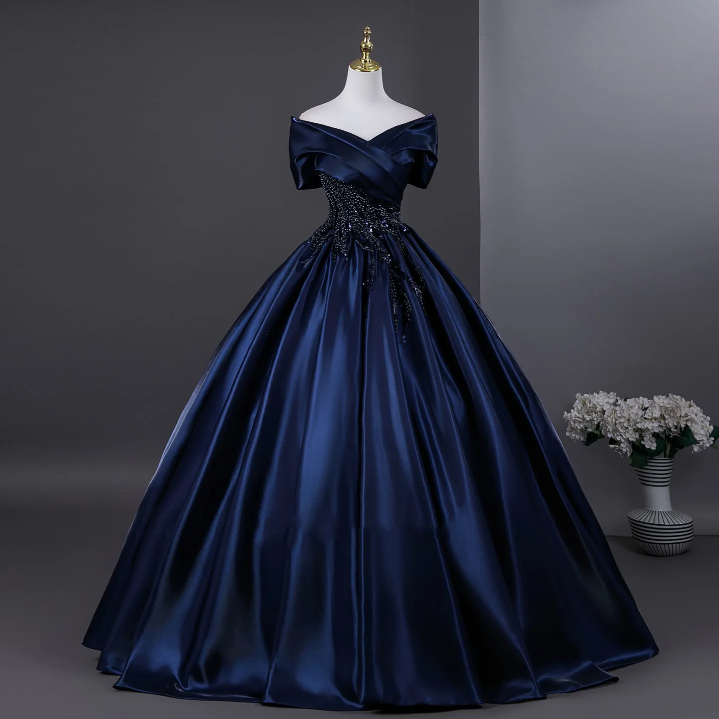 Customized Ball Gown Quinceanera Dresses Beads Prom Evening Birthday Party Gowns Formal Vestido De Anos Sweet 16