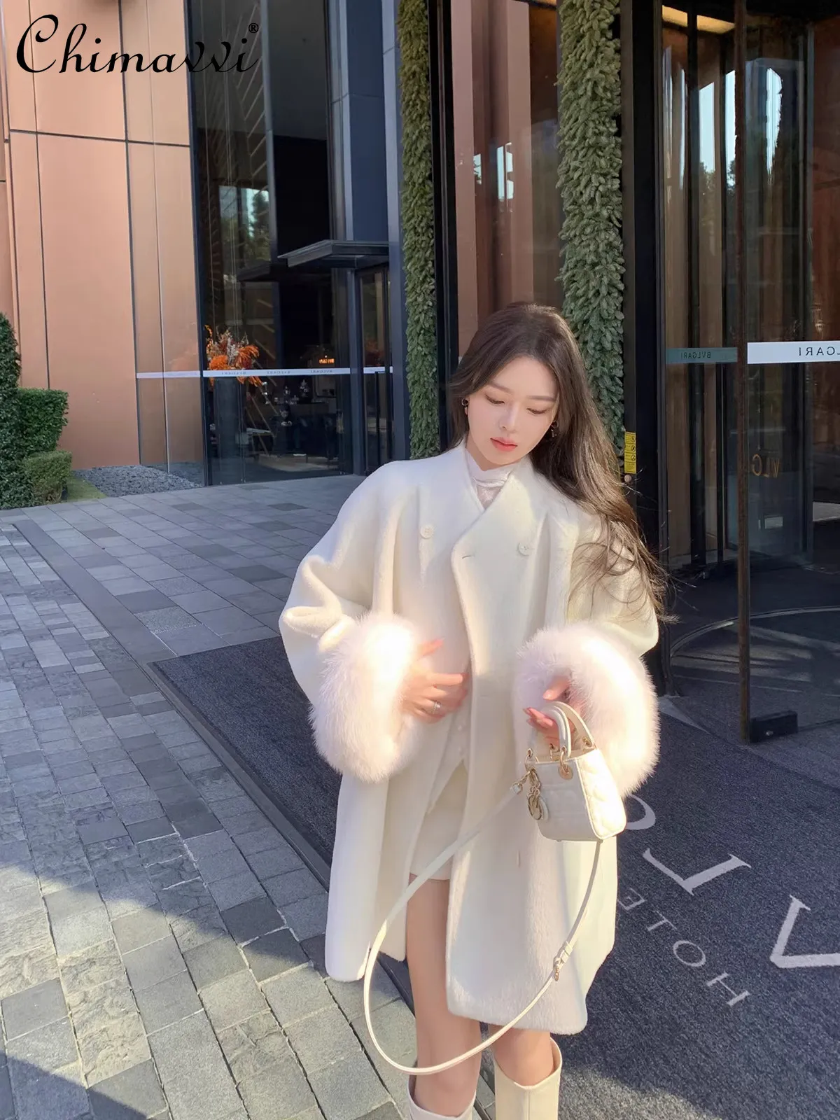 เสื้อโค้ทขนสัตว์มิงค์สีขาวสำหรับผู้หญิง ประจำปี 2025 เสื้อผ้าฤดูหนาวแฟชั่นใหม่ หนา ยาวปานกลาง สง่างาม