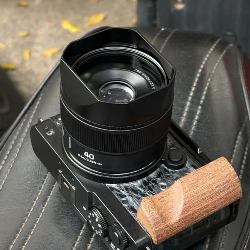 Brandneue quadratische Metall-Gegenlichtblende mit Metallkappe für Panasonic LUMIX S 40mm F2 L-Mount – Schraubverschluss-Design / Unterstützt UV-Filter – Detail 5