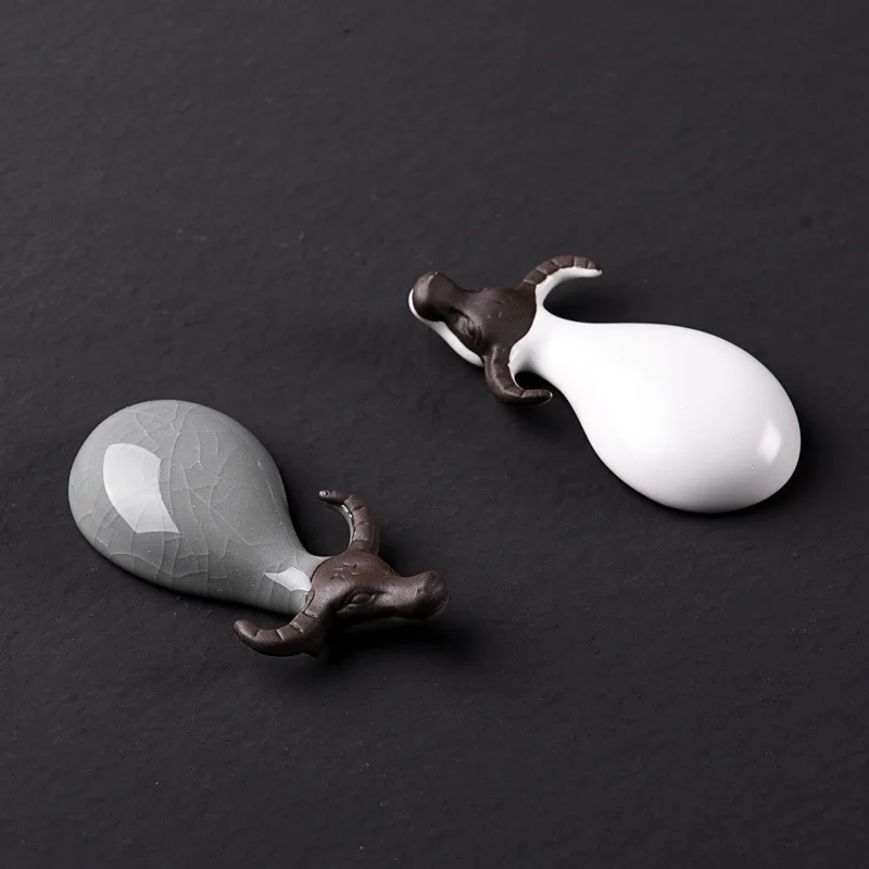 Ceramic Buffalo Kawaii Room Decor Tea Pet Ornament Kung Fu Tea Set Accessories Ge Kiln Cattle Home Decoration Clip Brush Holder
