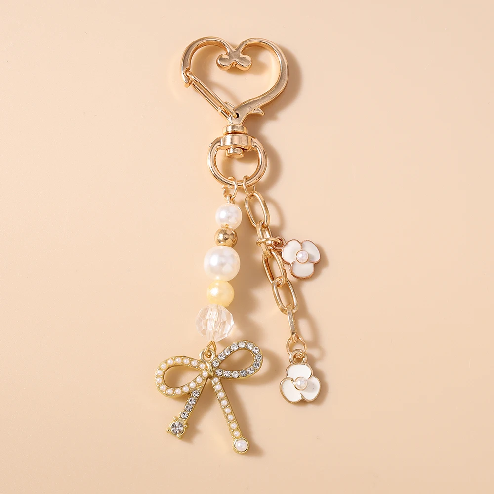 Aihua Niedlicher Y2K Metall-Herz-Blumen-Schleifen-Schlüsselanhänger mit Perlen für Damen und Mädchen, Handtaschenanhänger, DIY handgemachter Schmuckzubehör – Detail 4