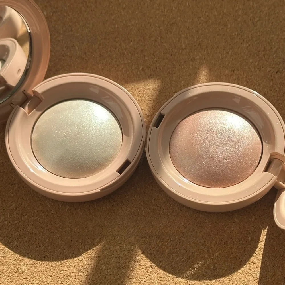 هايلايتر رير بيوتي طويل الأمد  - مراجعة Rare Beauty Makeup Highlighter وسعره