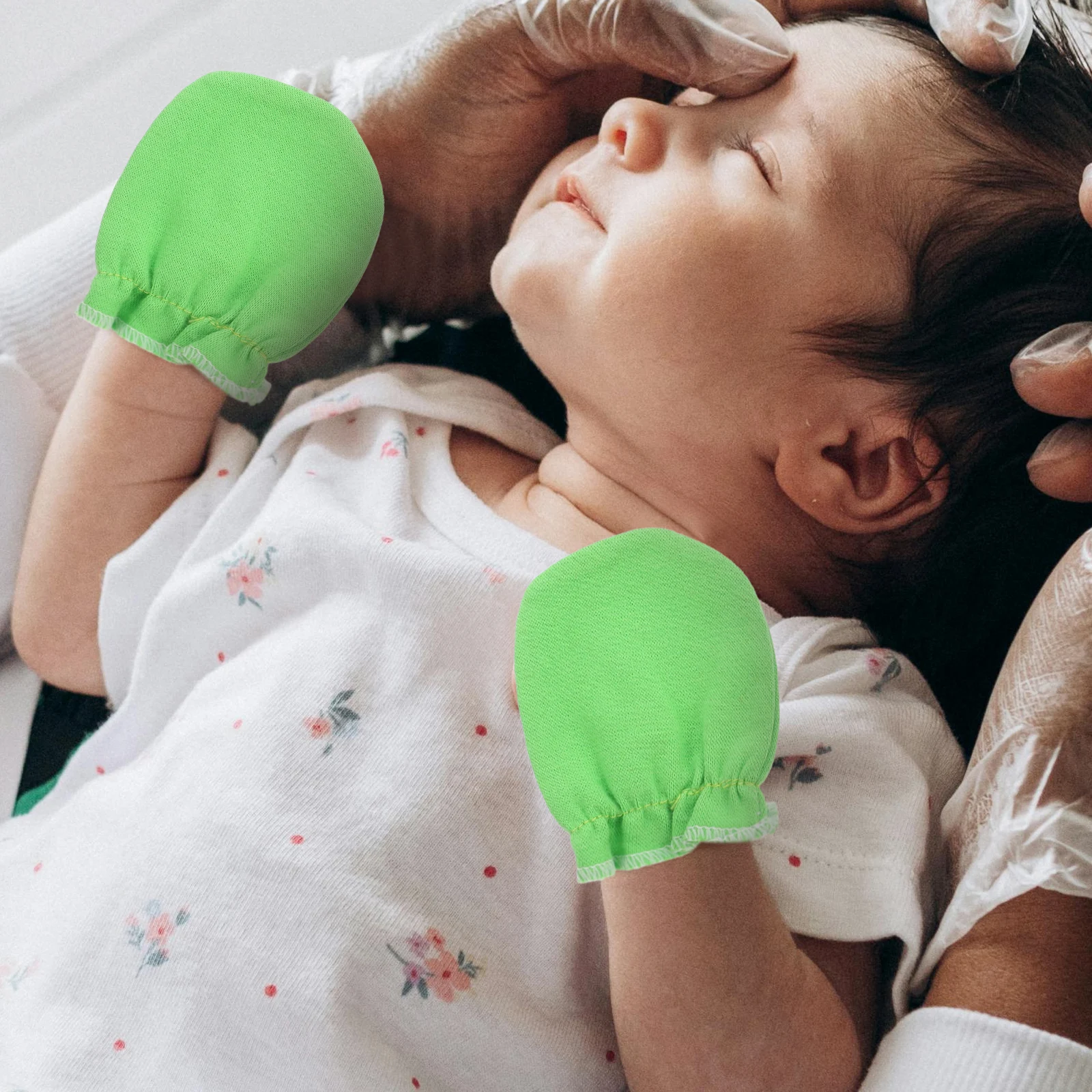 

4 Pairs Baby Anti-grasping Gloves Baby Hand Mittens Newborn Protection Gloves Anti Scratch gloves(Random Color, Random patterns)