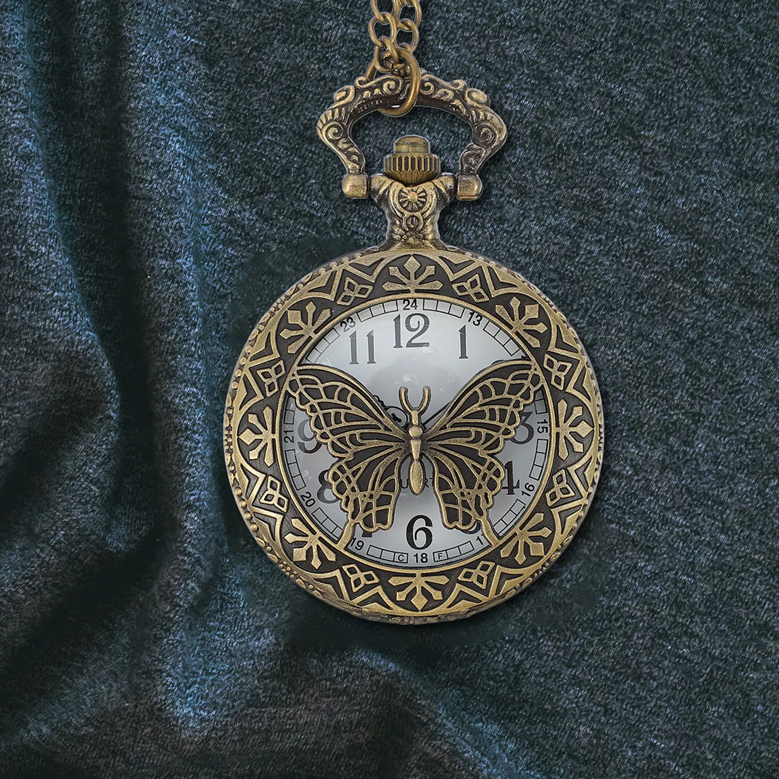 

Exquisite Hollow Zinc Alloy Quartz Pocket Watch for Women Lightweight Retro Vintage Pocket Watch with Metal Chain Portable