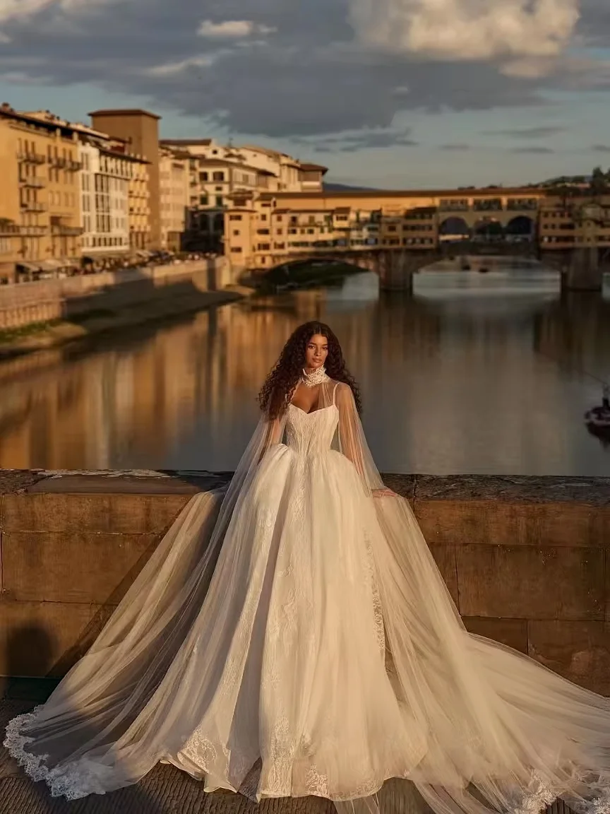 Customized Luxury Spaghetti Strap Wedding Dress with Detachable Cape Sweetheart Lace Bridal Gown Princess Ball Gown